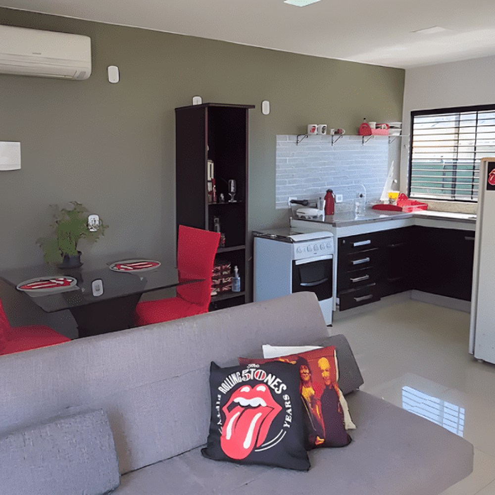 small-ville-casa-container-rolling-stones-16