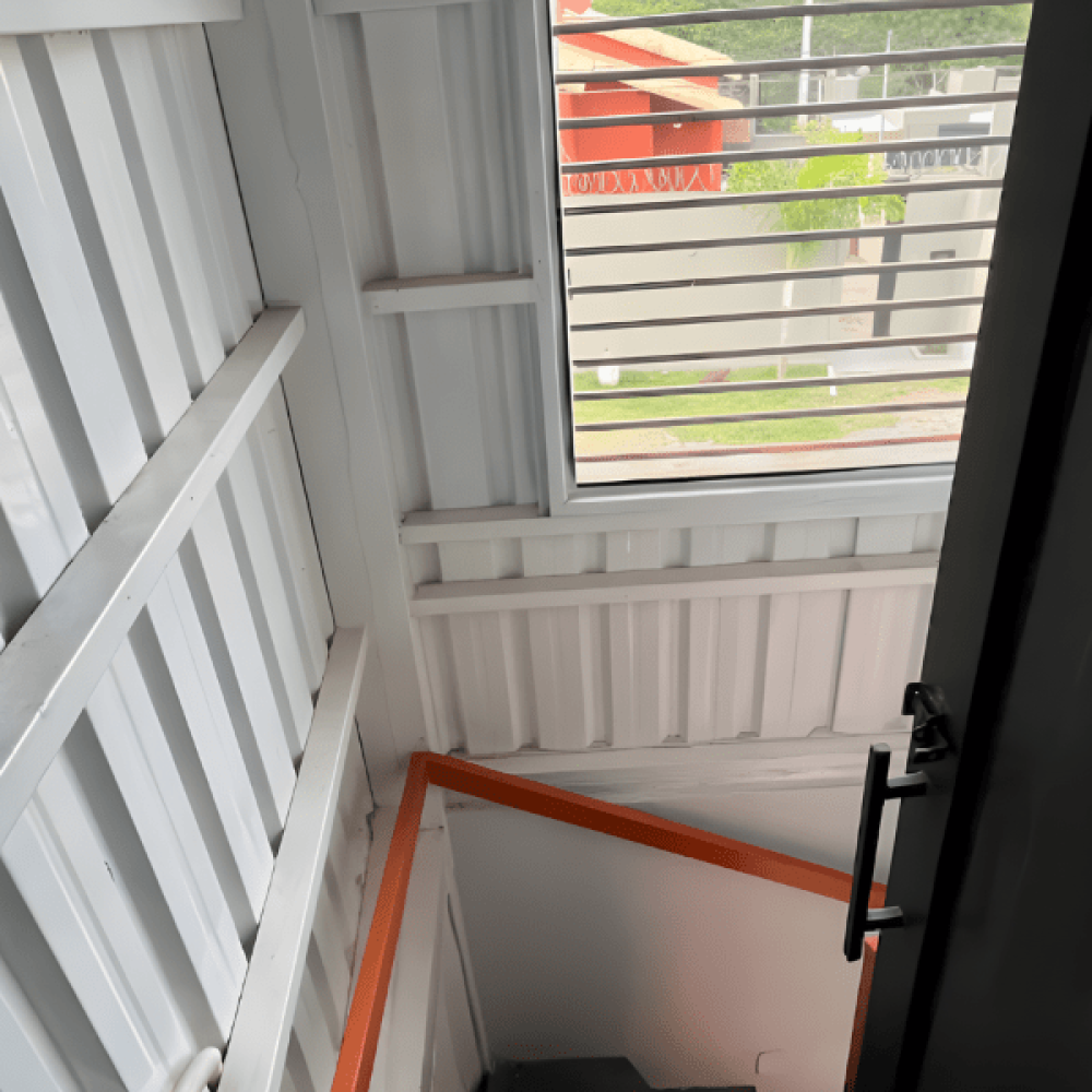 small-ville-casa-container-rolling-stones-25