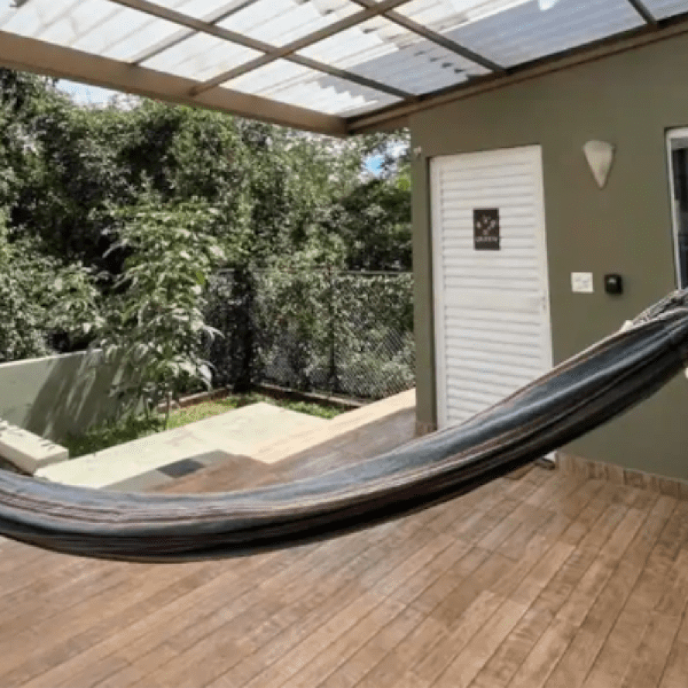 small-ville-chale-queen-01